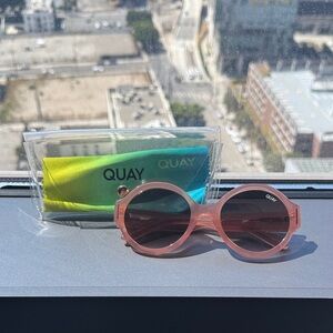 Quay Pink Round Sunglasses. Quay Pill Sunglasses - NEW